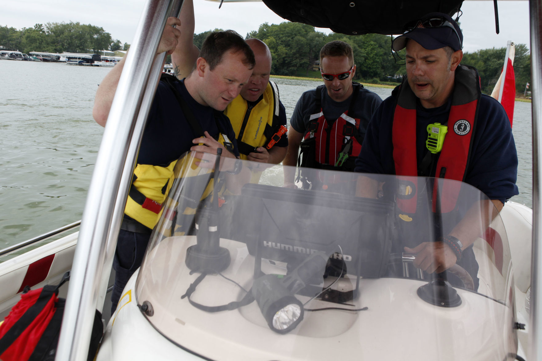 Gallery: Dive crews train on Cedar Lake